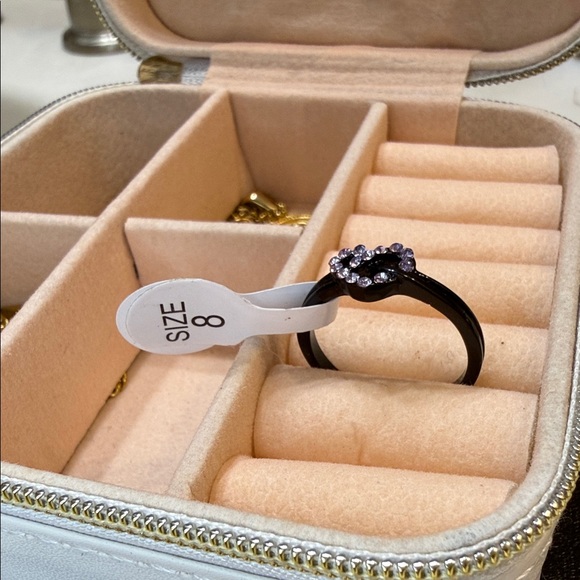 Elegant Black and Purple Heart Knot Fashion Ring size 8. - Picture 2 of 5